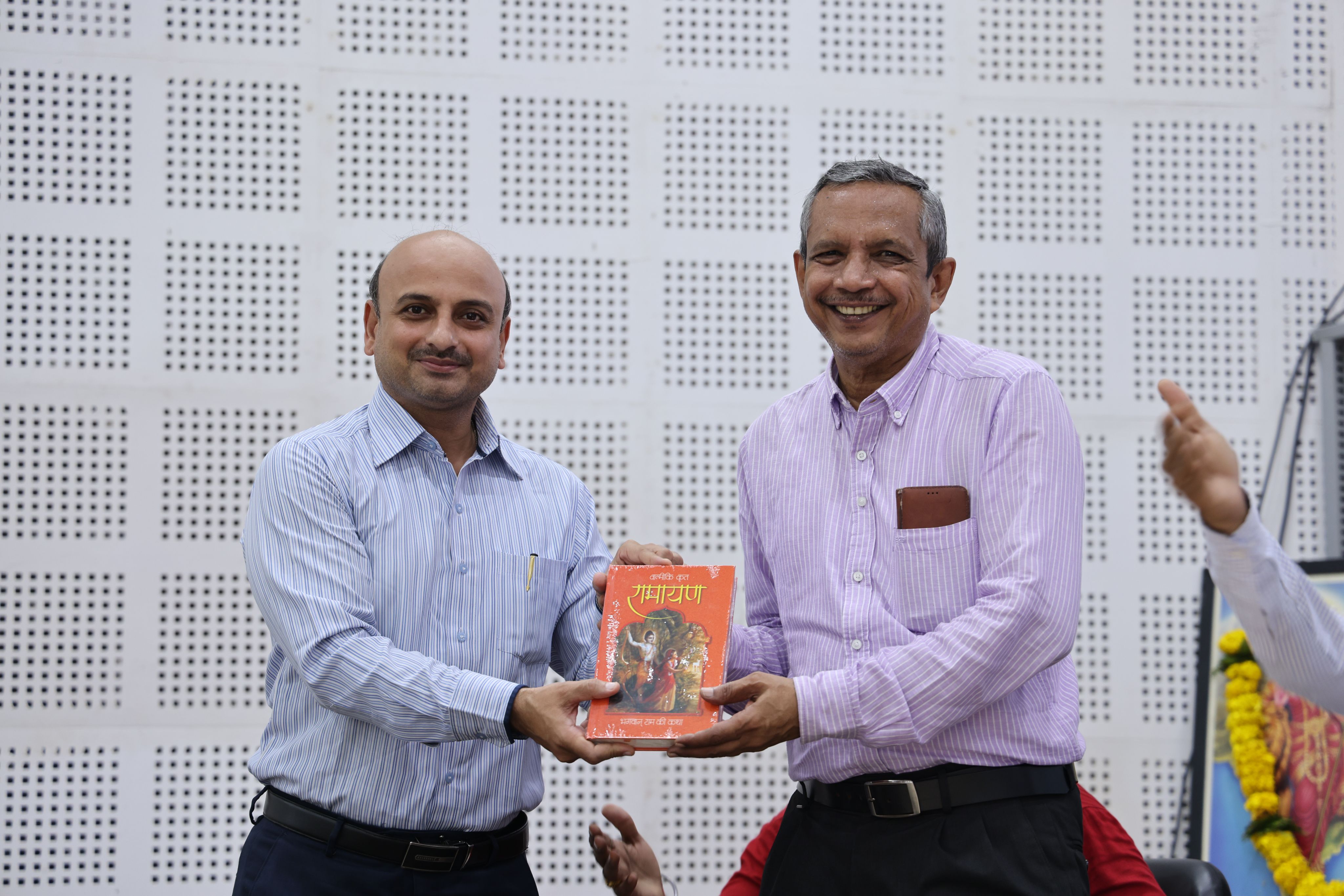ASHVINIJI MAHAJAN ECONOMIST