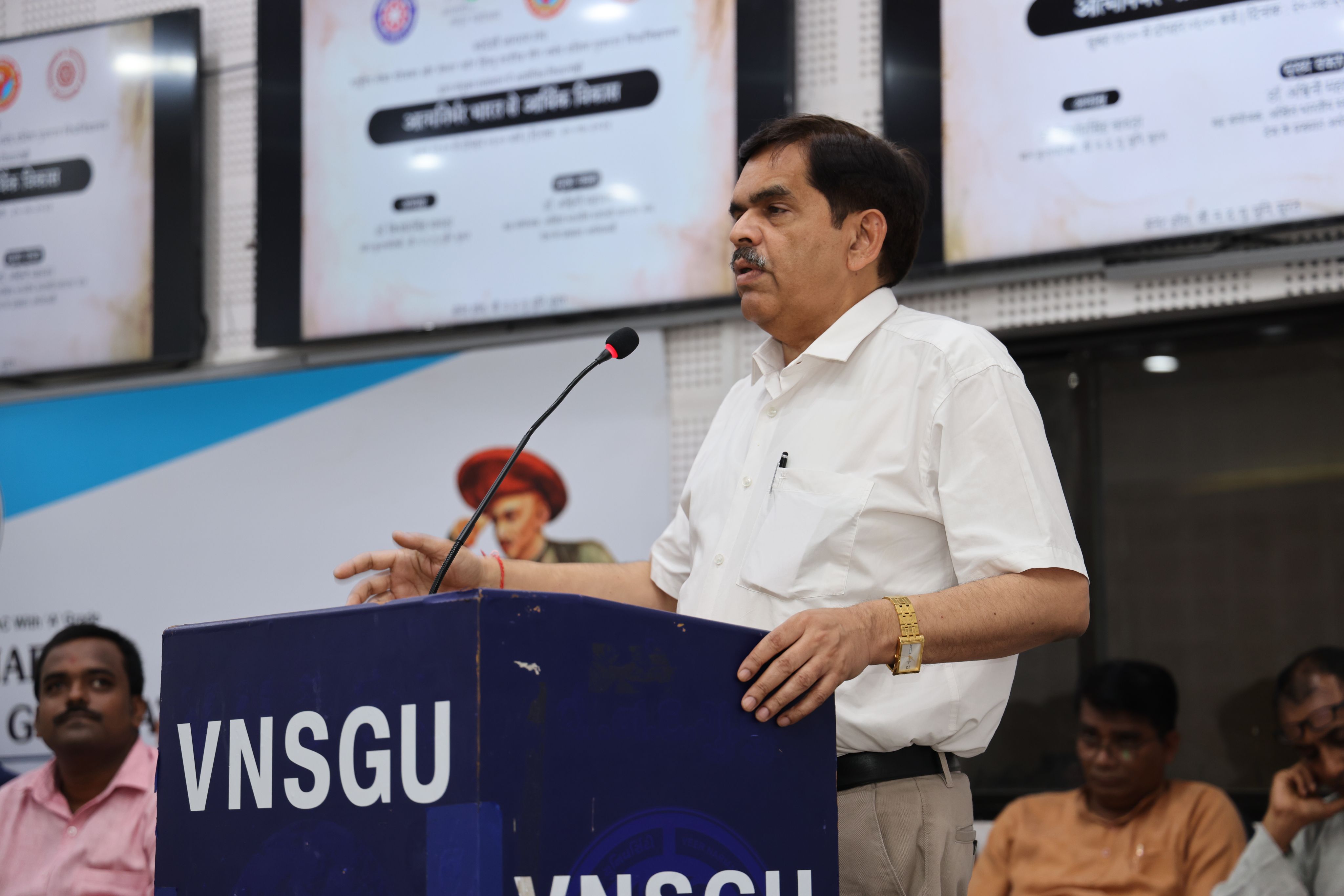 ASHVINIJI MAHAJAN ECONOMIST
