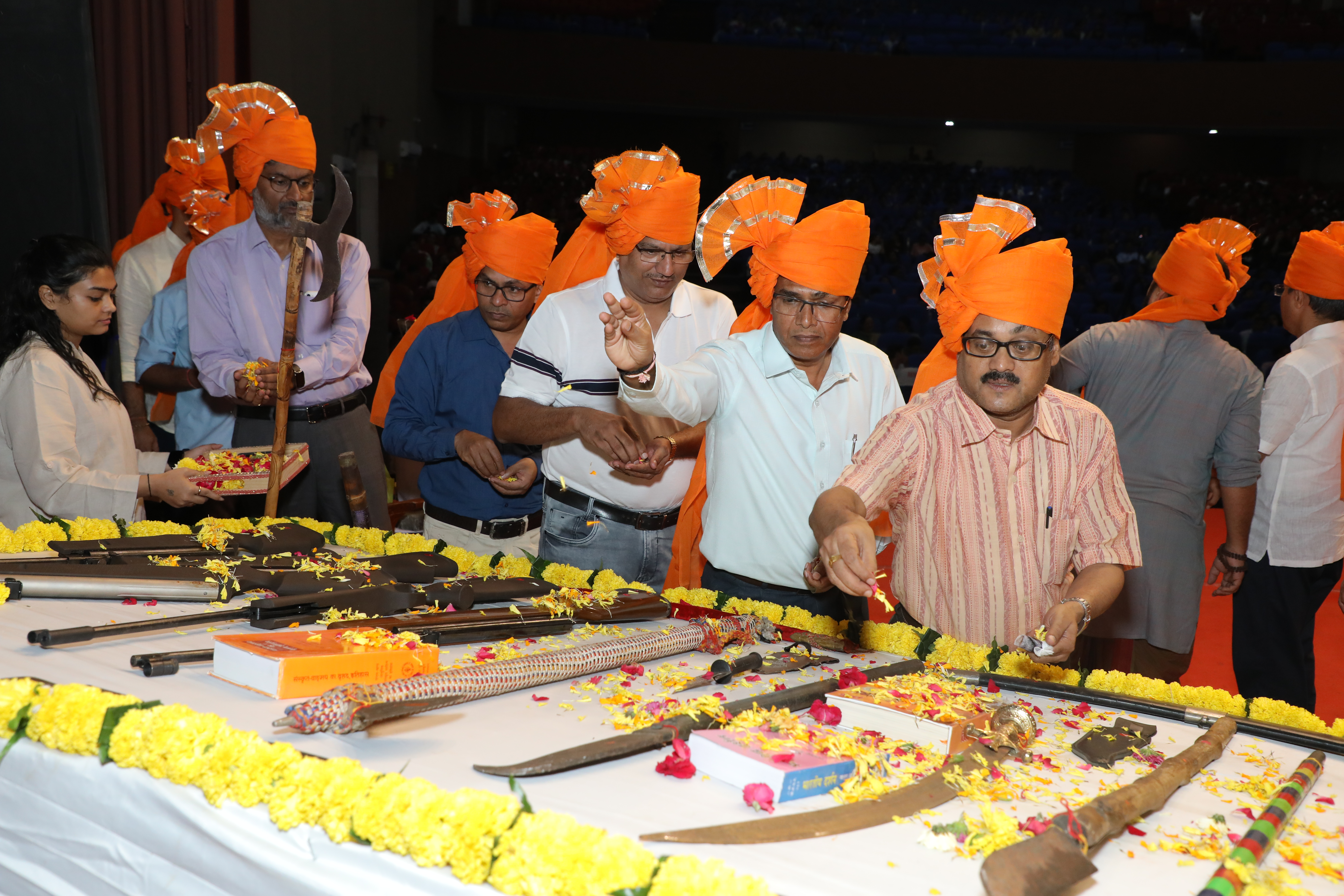 શસ્ત્ર અને શાસ્ત્ર પૂજા