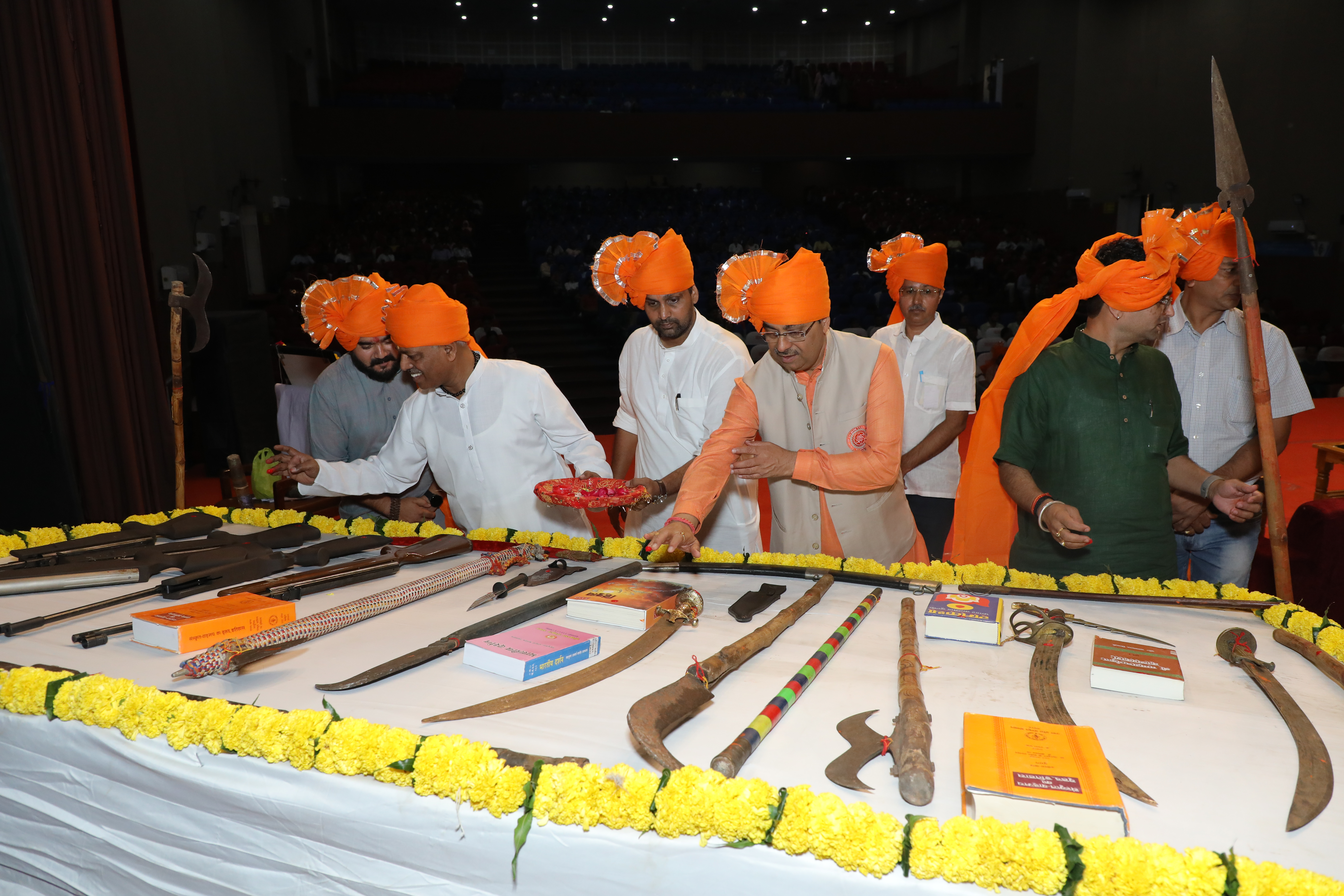 શસ્ત્ર અને શાસ્ત્ર પૂજા