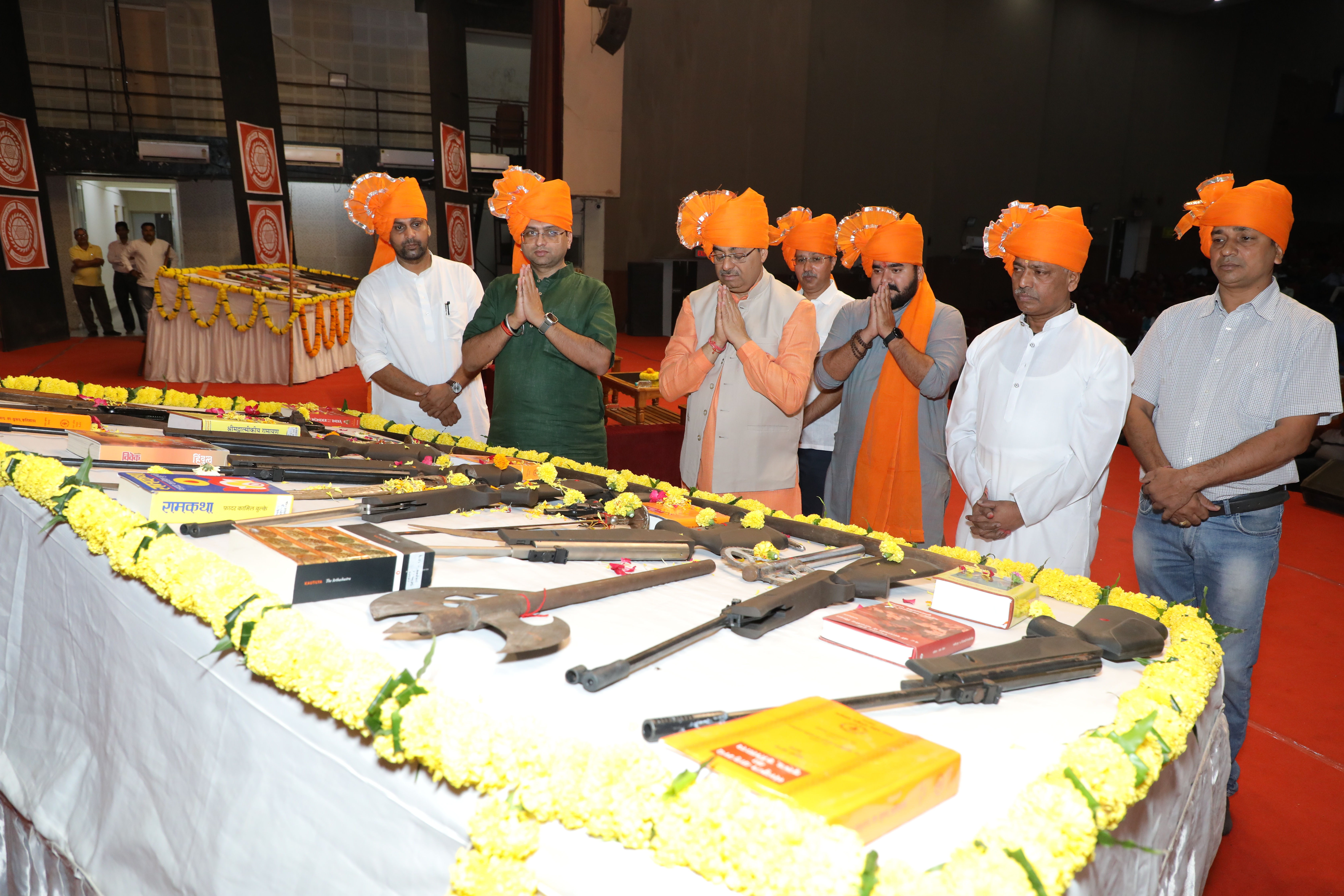 શસ્ત્ર અને શાસ્ત્ર પૂજા