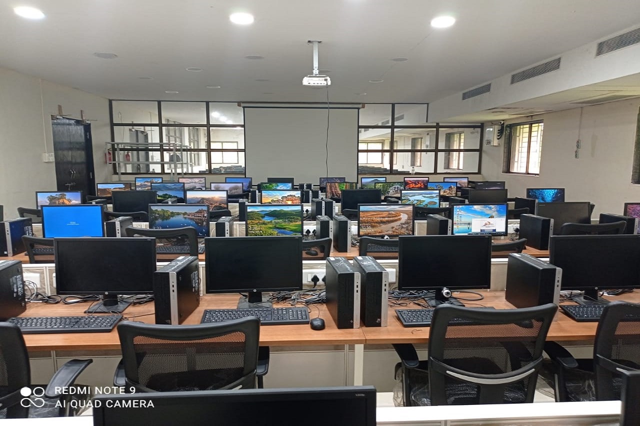 Computer Laboratory. (Seven)